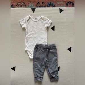 Carter’s|Baby gender neutral matching outfit,stripe joggers & white bodysuit•••